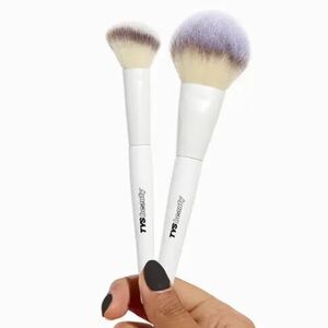 TYS BEAUTY Treat Yourself 2 Pc Brush Set BRAND NEW/SEALED